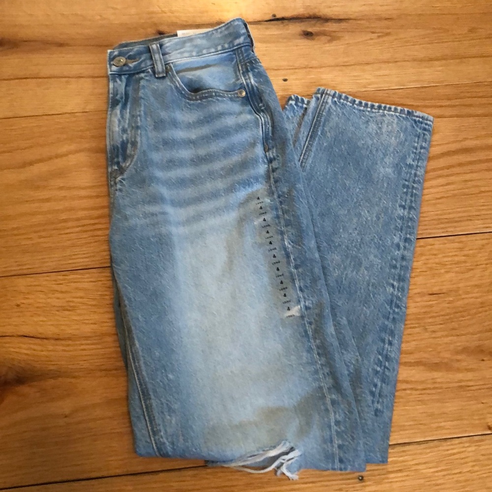 BRAND NEW Ripped Mom Jeans